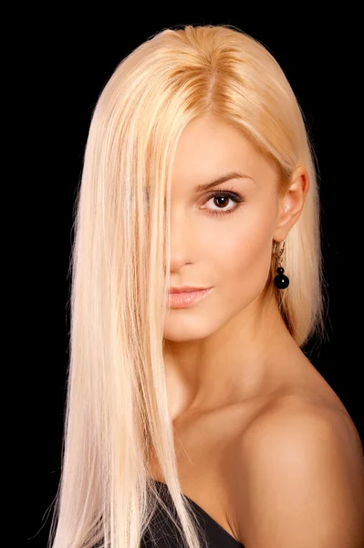 Portrait de charmante fille aux cheveux blonds — Photo