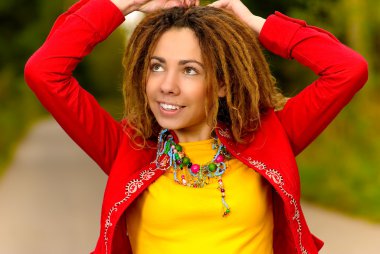 dreadlocks güler ile kız