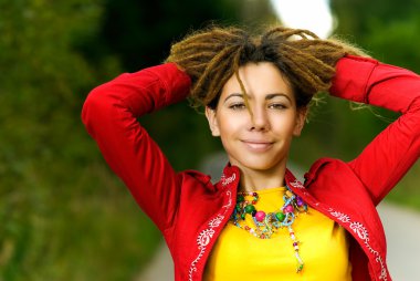 dreadlocks güler ile kız