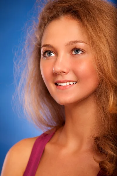 Çekici bir genç kadının portresi — Stok fotoğraf