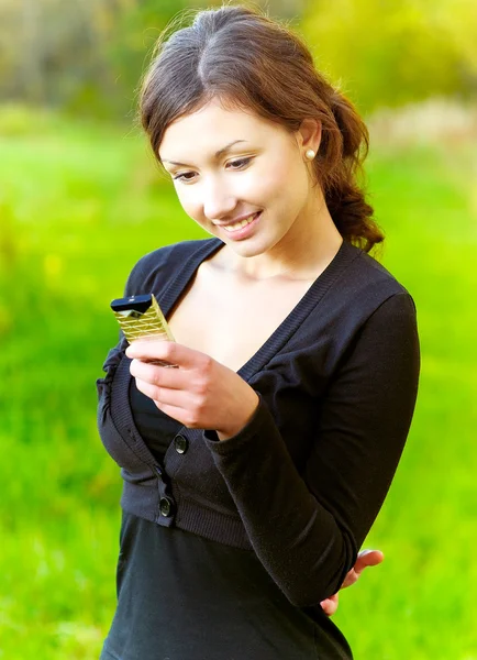 Girl reads sms on mobile phone — Stock Photo, Image
