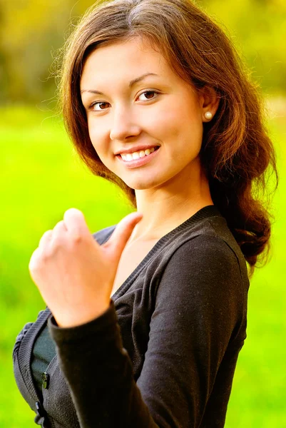 Girl has lifted finger - all good — Stock Photo, Image