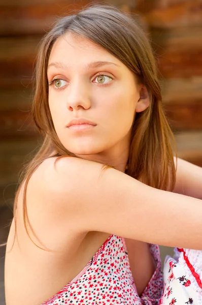 Çekici genç bir kadın portresi — Stok fotoğraf