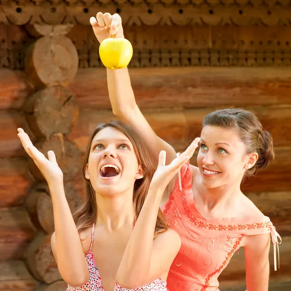 Two girlfriends on summer vacations — Stock Photo, Image
