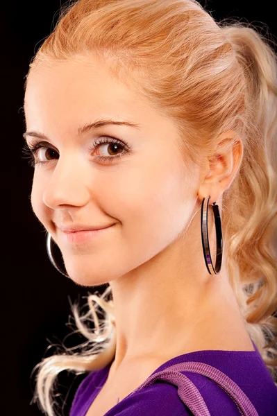 Portret van mooie blonde meisje — Stockfoto