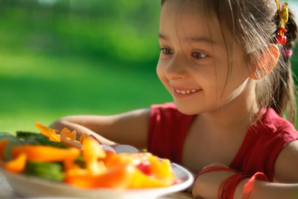 Girl joyfully is surprised to vegetabl — Stok fotoğraf