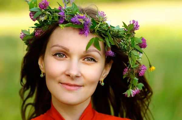 Woman with wreath on head — Stock Photo, Image