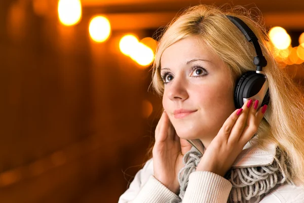 Portrait of girl with earphones — Stock Photo, Image