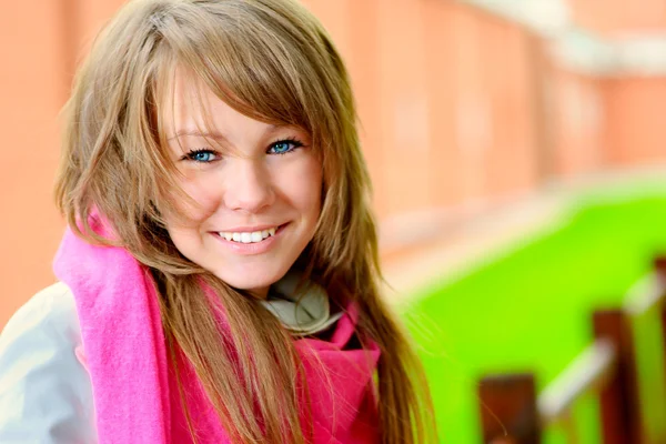 Girl with pink scarf — Stock Photo, Image
