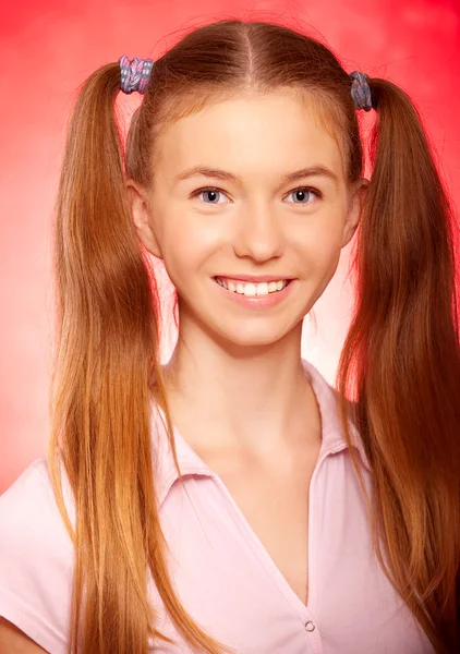 Portret van prachtige schoolmeisje — Stockfoto