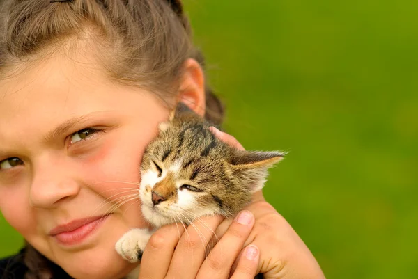 Dziewczyna z kotek — Zdjęcie stockowe
