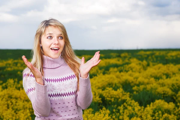 The girl is pleasantly surprised — Stock Photo, Image