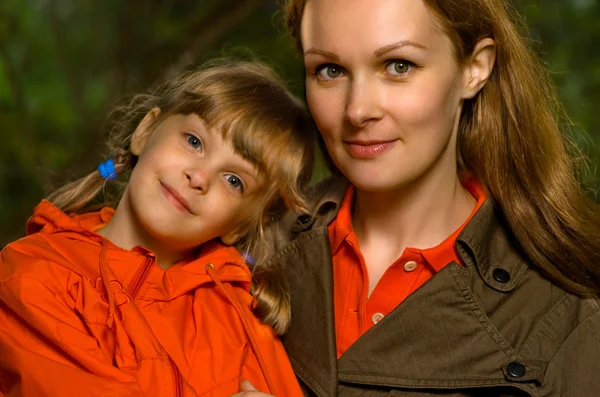 Portret van moeder en dochter — Stockfoto