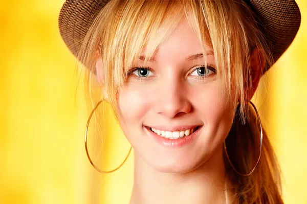 Beautiful girl in hat smiles — Stock Photo, Image