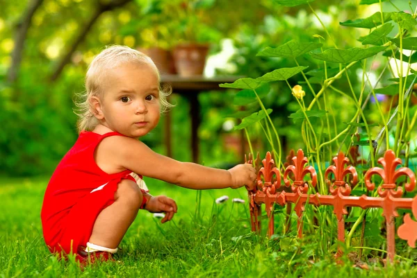 Het kleine meisje — Stockfoto