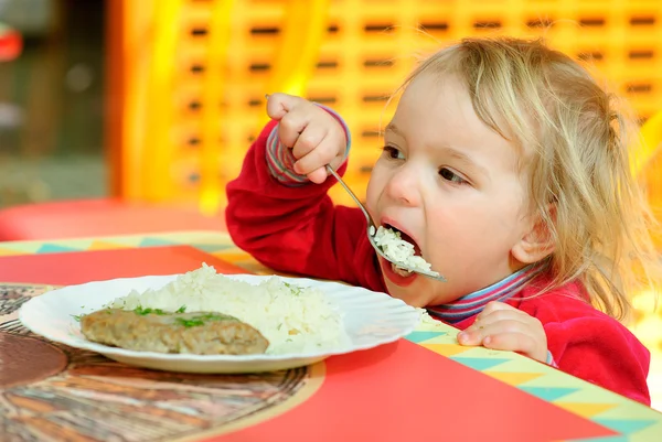 Portrét s snídaně dítě. — Stock fotografie