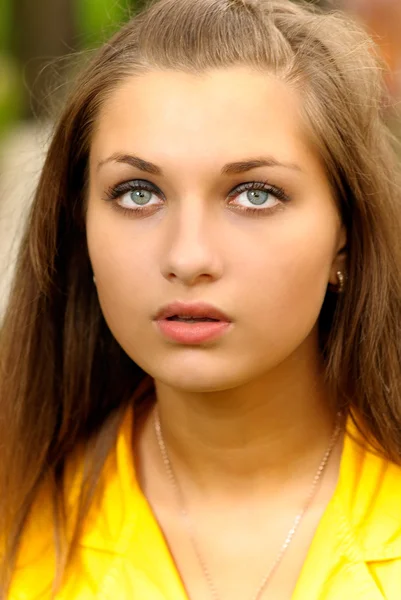 Portret van een jonge vrouw Stockfoto