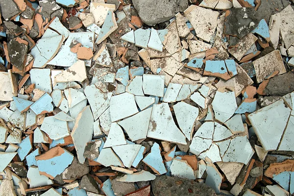 Broken ceramic tile — Stock Photo, Image