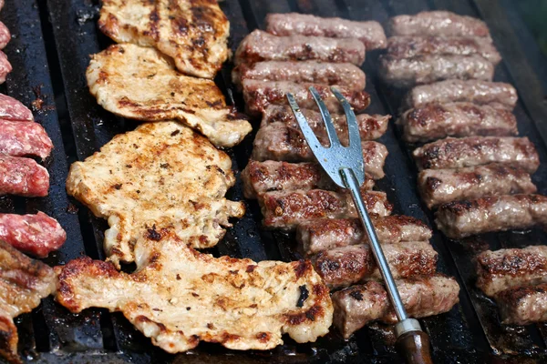 Costeletas de porco e Kebab — Fotografia de Stock