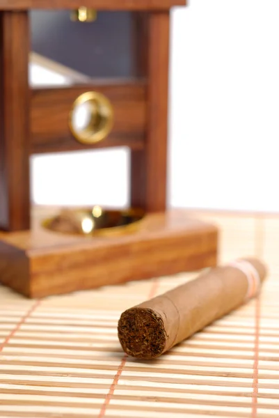 Zigarren und Schneidegeräte — Stockfoto