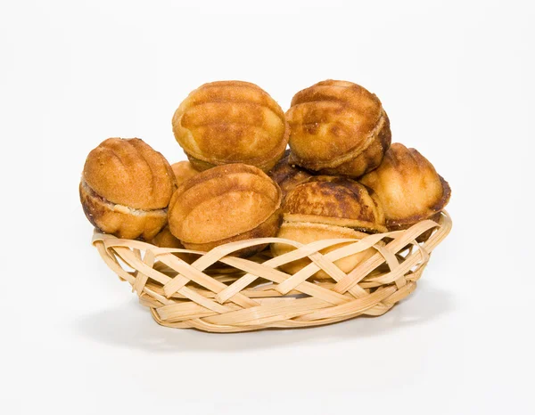 Biscoito em uma pequena cesta — Fotografia de Stock