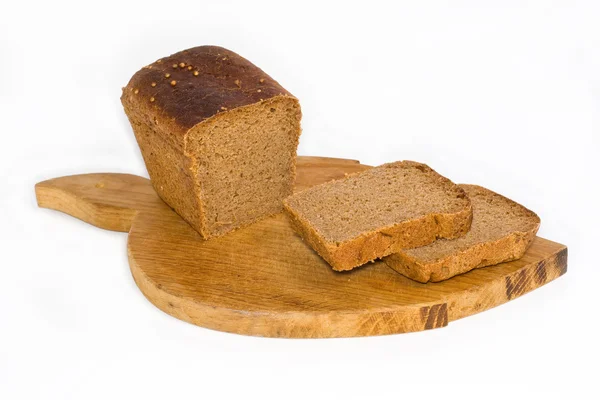 Bröd på ett bräde för att skära — Stockfoto