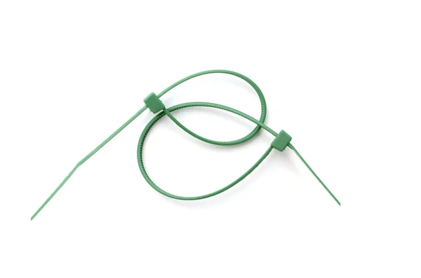 Cravată de cablu din nailon verde pe alb — Fotografie, imagine de stoc