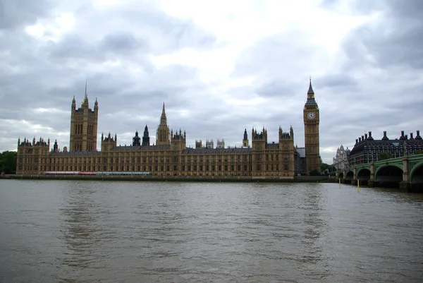 Биг-Бен и здания парламента — стоковое фото
