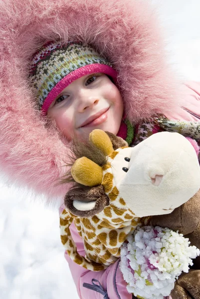 冬の衣類の笑顔の少女 — ストック写真