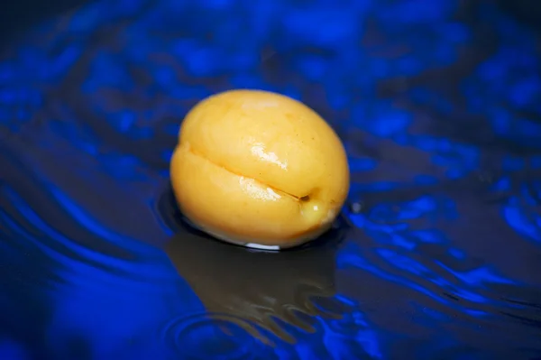 Apricot in the water closeup — Stock Photo, Image