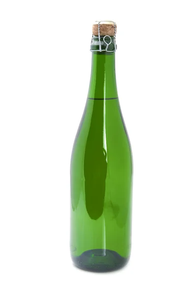 Μπουκάλι αφρώδης οίνος σε λευκό — Φωτογραφία Αρχείου