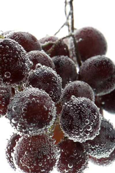 Druiven met bubbels close-up — Stockfoto
