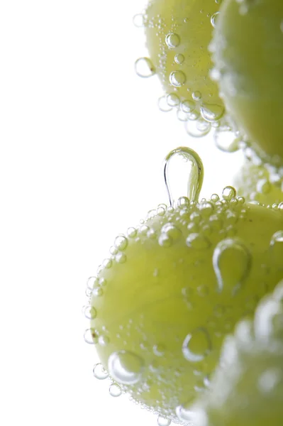 Green grapes in water macro — Stock Photo, Image