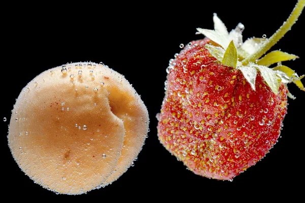 Strawberry in apricot in water — Stock Photo, Image