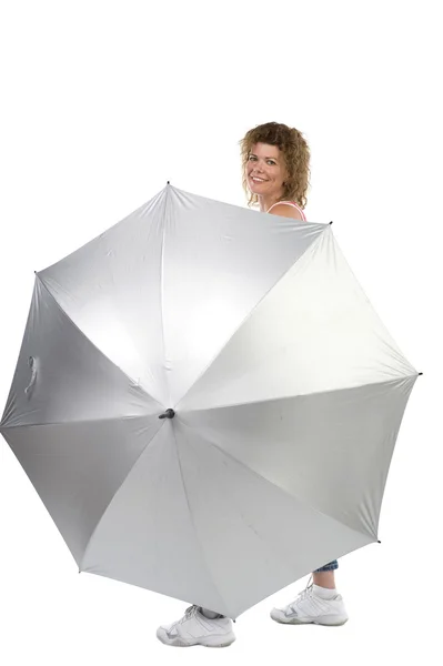 Vrouw met grote paraplu — Stockfoto