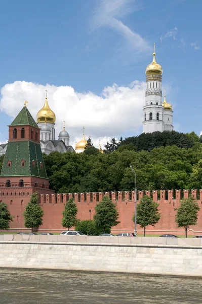 Primer plano del río Moscú y el Kremlin —  Fotos de Stock