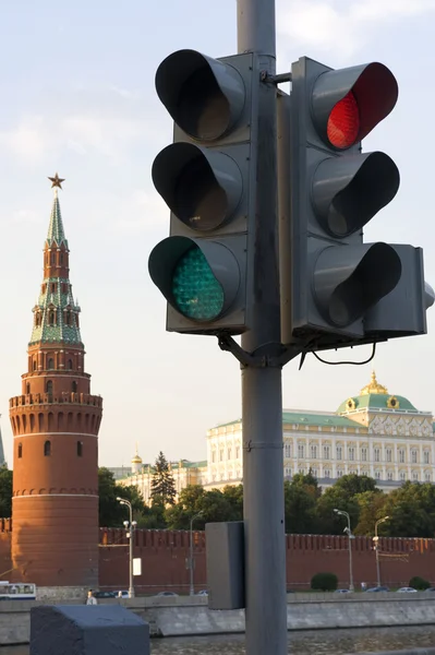 Tower Moscow Kremlin and traffic lights — Stock Photo, Image