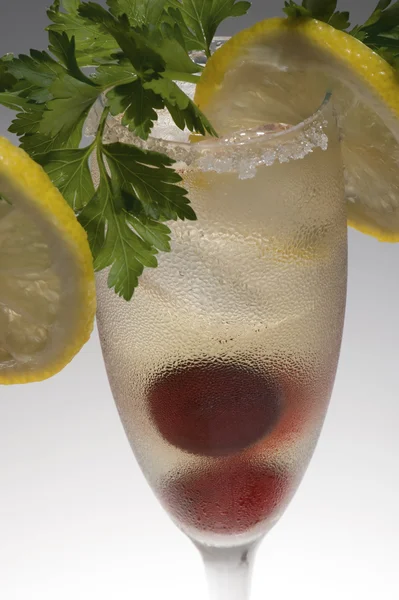 氷のクローズ アップとシャンパン グラス — ストック写真