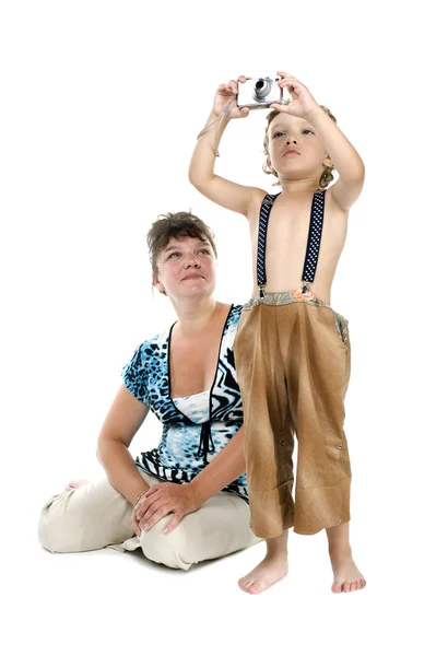 Werdende Mutter und Sohn mit Kamera — Stockfoto