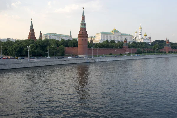 Moskova kremlin Moskova Nehri üzerinde — Stok fotoğraf