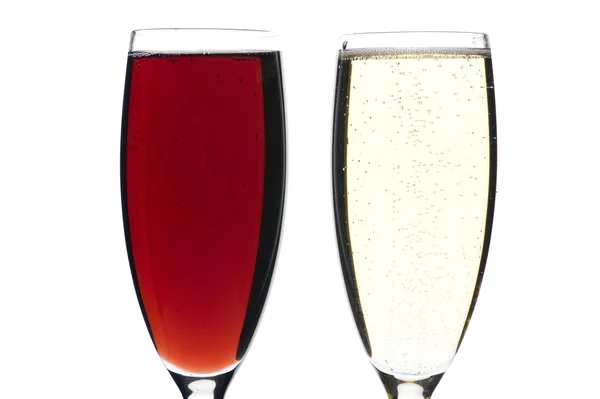 Bicchieri di champagne su primo piano bianco — Foto Stock