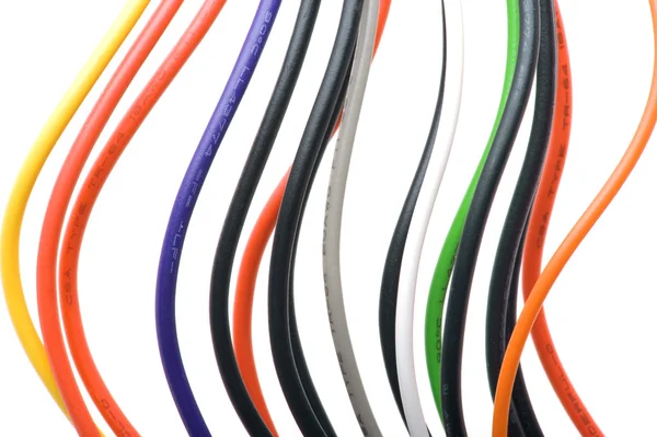 Кольоровий кабель на білому макросі — стокове фото