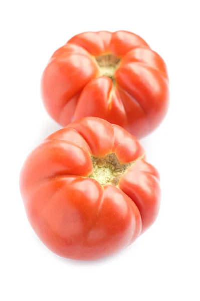 Twee tomaat op wit — Stockfoto