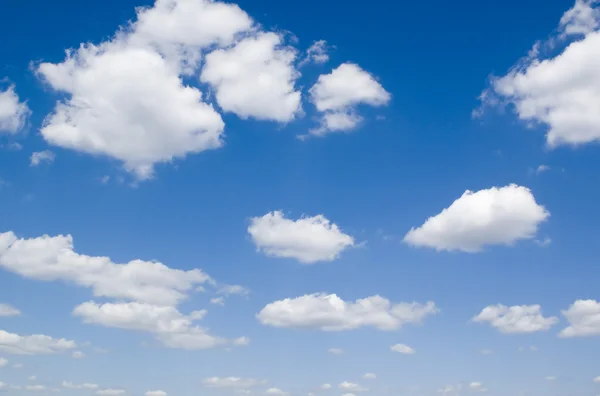 飛行の雲 — ストック写真