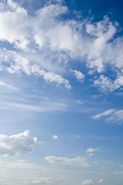 Средние облака — стоковое фото