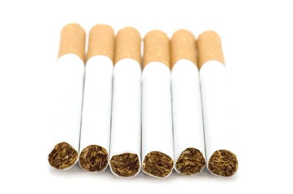 Cigarrillo sobre blanco —  Fotos de Stock