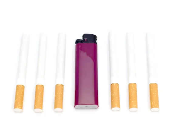 Cigarrillo con encendedor — Foto de Stock