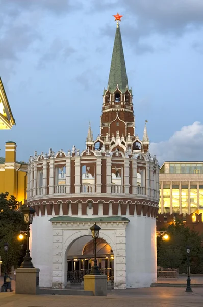 Torre del Kremlin con estrella —  Fotos de Stock