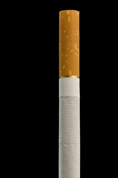 Een sigaret op zwart — Stockfoto