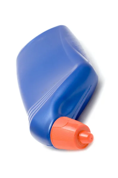 Bottiglia di plastica blu primo piano — Foto Stock